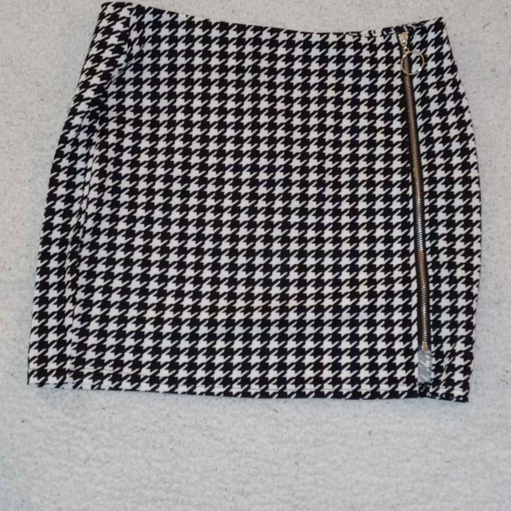 Sassy Hounds Tooth Mini Skirt